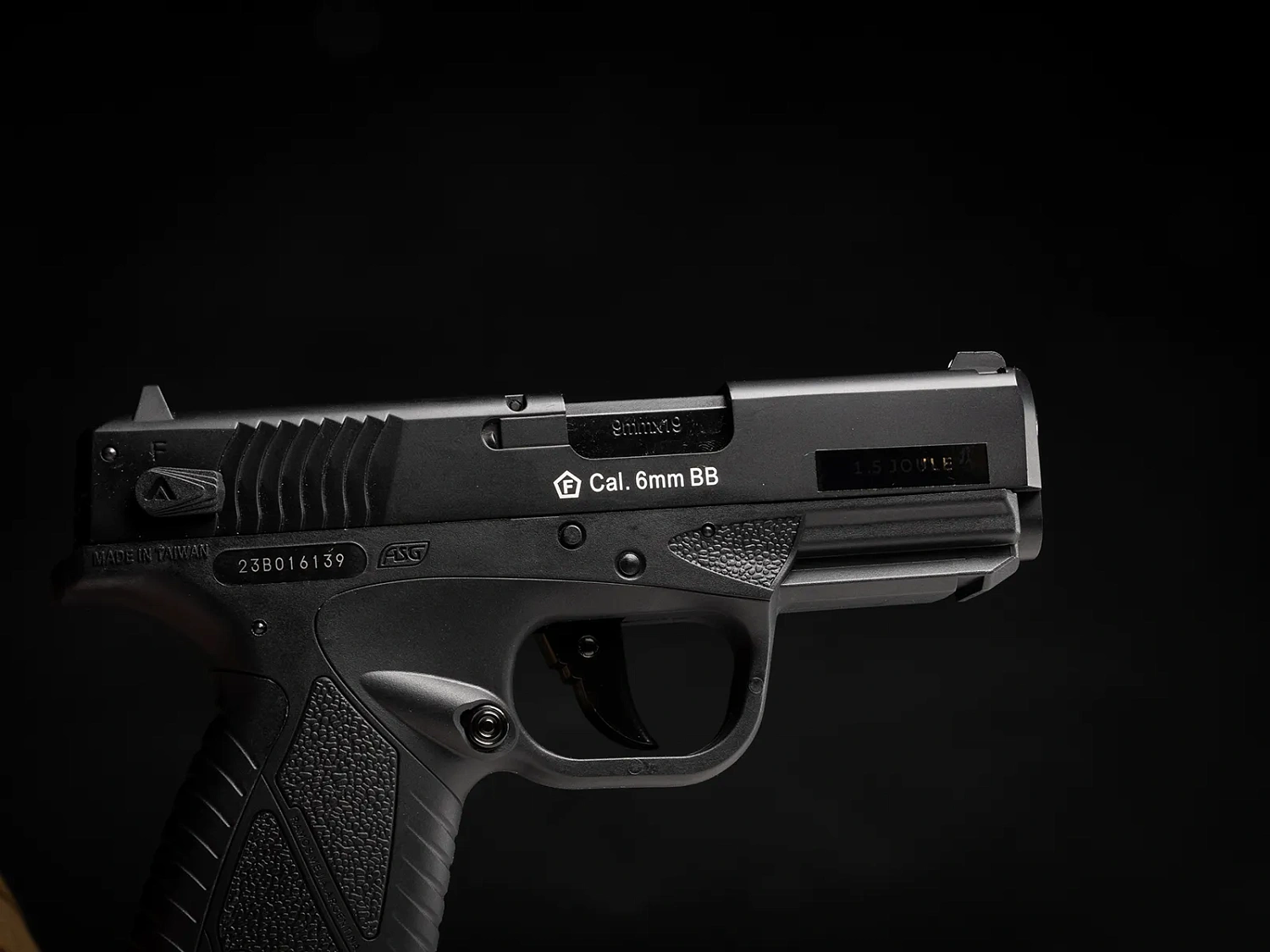 Страйкбольный пистолет ASG Мод. BERSA BP9CC